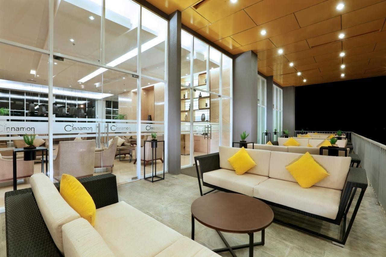 Grand Tan Banjarmasin Hotel & Convention Center Exterior photo