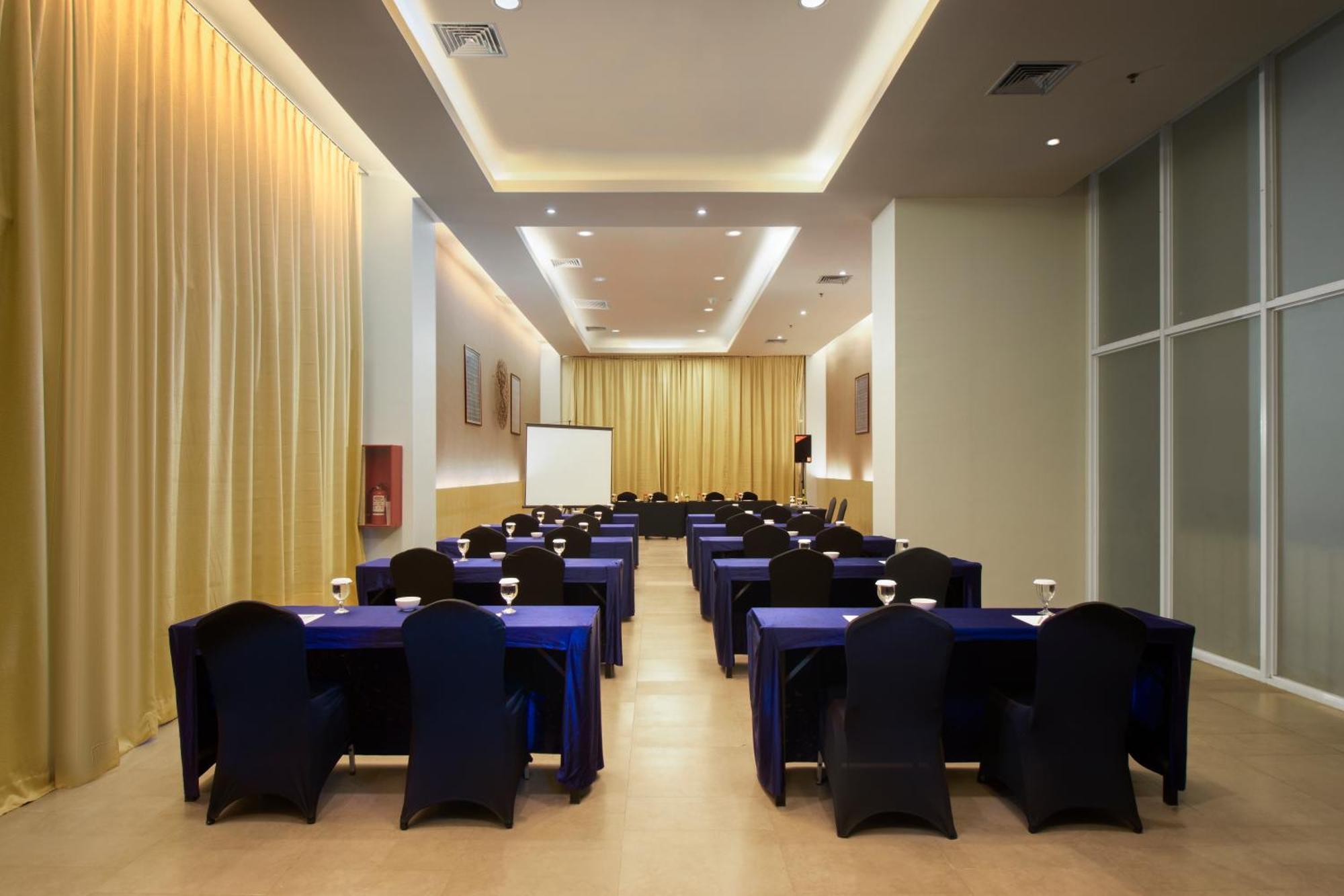 Grand Tan Banjarmasin Hotel & Convention Center Exterior photo