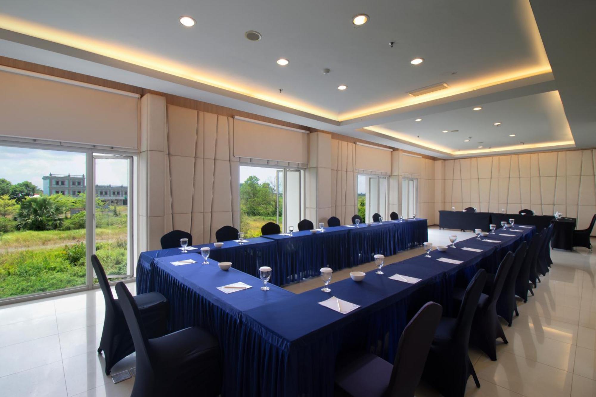Grand Tan Banjarmasin Hotel & Convention Center Exterior photo