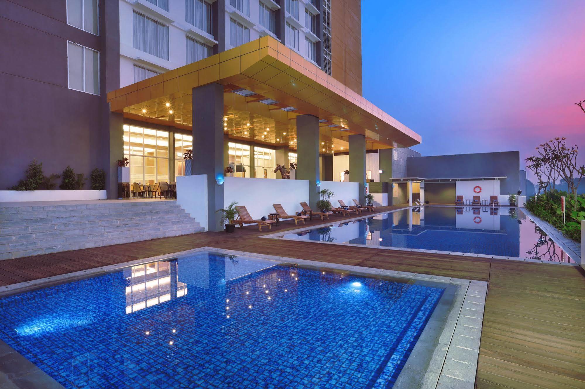 Grand Tan Banjarmasin Hotel & Convention Center Exterior photo